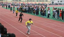 描写运动会场面的片段