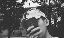 qq男生黑白伤感