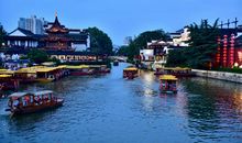 描写玄武湖和秦淮河的诗句