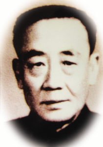 李建武：雨中登上泰山