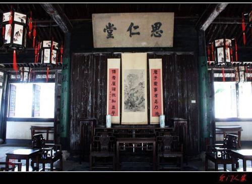 鲁迅：从百草园到三围书店