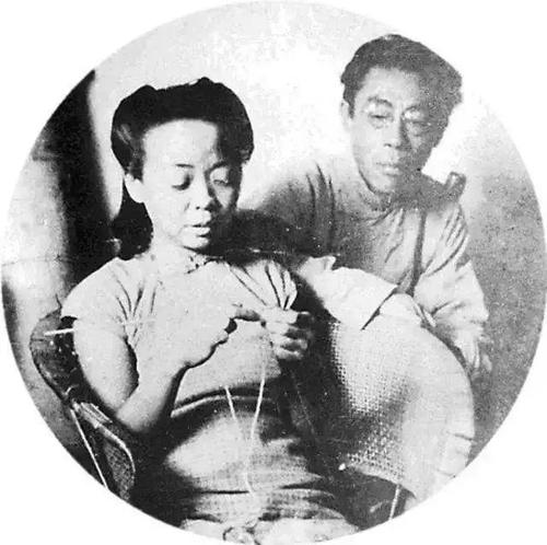 温逸多：诗人