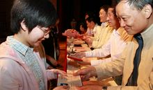 为2010届高三学子赋联一副