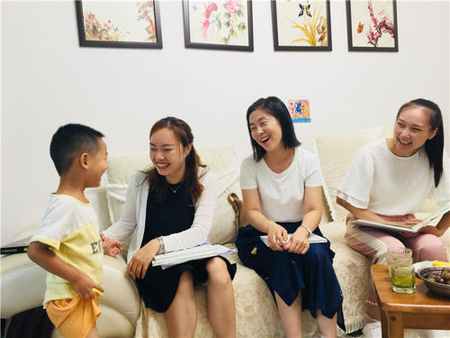 幼儿园小班家庭访问摘要