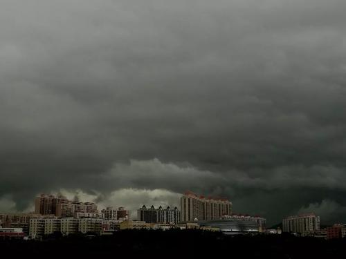 描述暴风雨的很大一部分