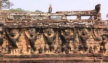 何景明：竹枝词·十二峰头秋草荒