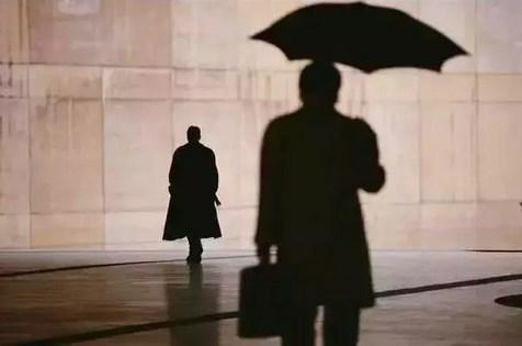他人的雨伞（深入的文章）