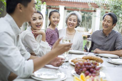 家人共进晚餐的句子家人共进晚餐的句子2