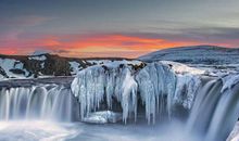 描写瀑布气势大的句子