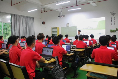班级管理：教书育人应正确