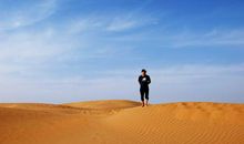 海子:为什么你不生活在沙漠上