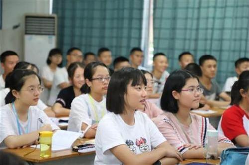 决定高中生学习成绩的四个因素