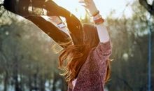 不爱就坚强，一个人扛起所有的伤