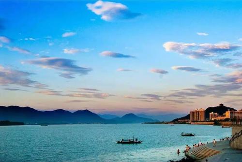 何炯：表面的风景需要幕后花力气