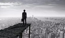 年轻人，轮不到你们住大房子