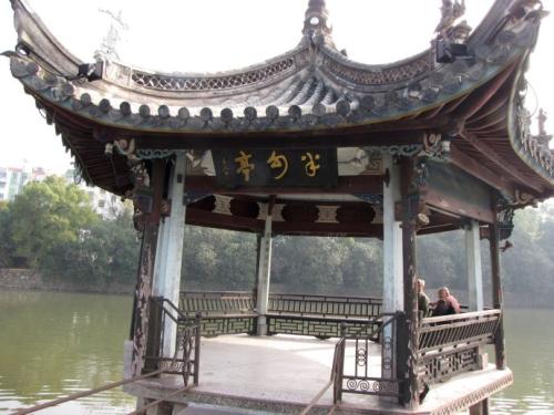 游临海东湖组成