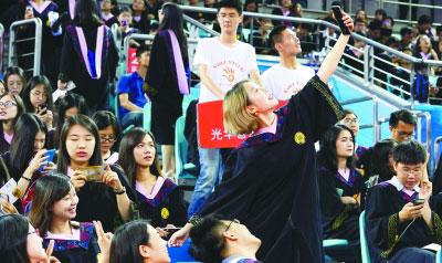 读完著名大学毕业生的经历后大哭