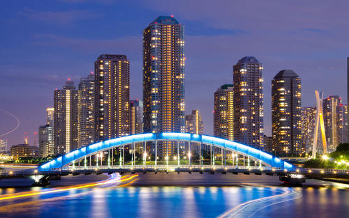 描述城市夜景的构图