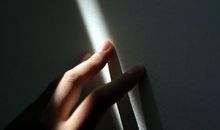 经典语录：有阴影的地方，必定有光