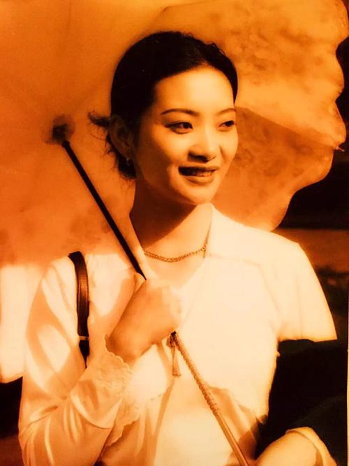 晚安信息：知足的人贫穷但内心富裕，贪婪的人富有但内心贫乏