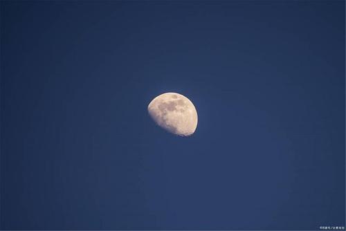 月亮和星星组成的100个字