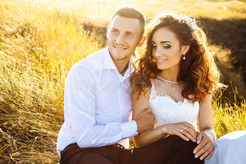快乐幽默的句子婚礼问候幽默祝贺结婚