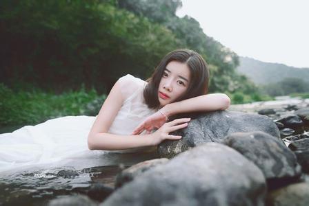 送给快乐的女友的句子送给快乐的女孩的句子