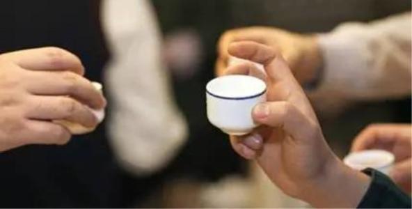 祝我的朋友们喝一杯愉快，祝你讲话愉快1