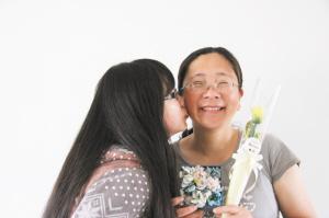 老妈妈开心的笑语妈妈笑的句子1