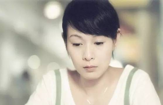 带着所有悲伤和委屈的句子1