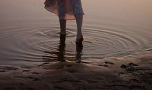 笑着开心面对生活的句子 开心的笑着还是开心地笑着