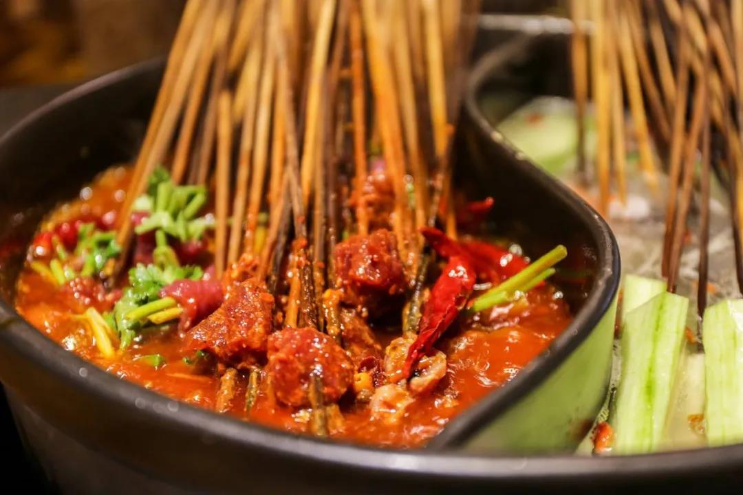 美食家想念家乡的美食，
