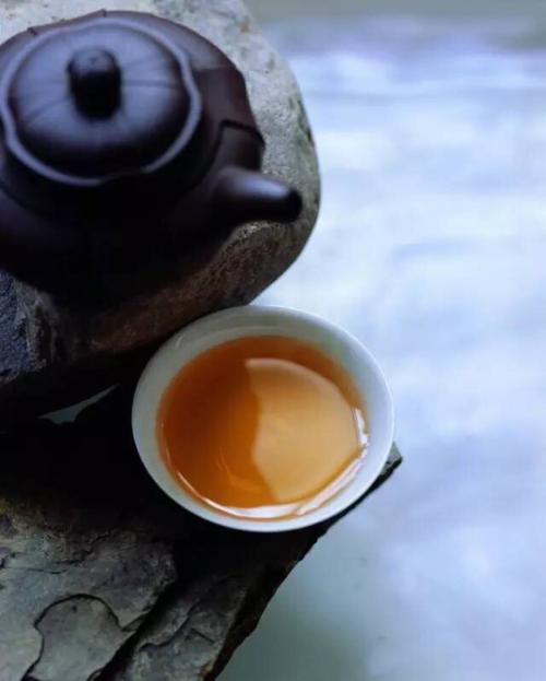 描述和平喝茶的句子