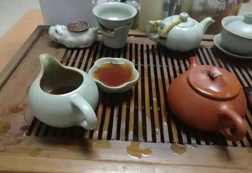 描述从容喝茶的句子2