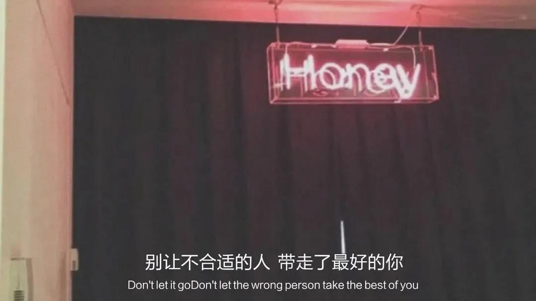 朋友的时刻悲伤的文案摘要1