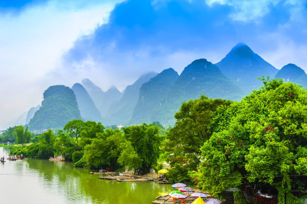 15.朋友们经常想到，在你的心里照顾，注意眼睛的盛;朋友们伴随着一生的一段时间，并随着一段时间加入手;一位朋友的想法，加入快乐，回忆更多的温柔。