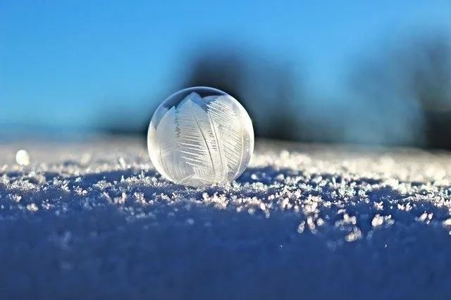 15.今天，我使用雪，我会雕刻你的名字。在这个世界上，我的心已经充满了你的名字。