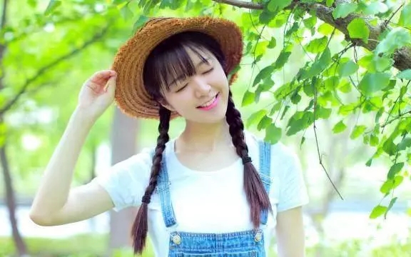 26，我年轻，我是一个有点白痴，有点害羞，有点无奈，有点悲伤，有点无限和生命的渴望。