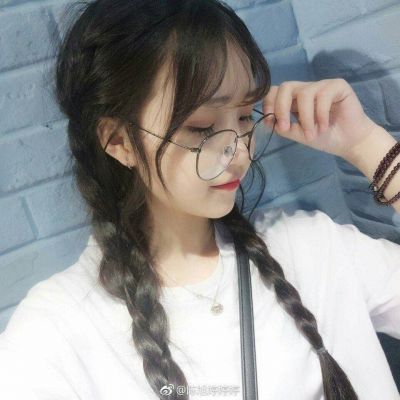 女孩们感到悲伤