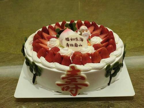 15.今天是你的生日，我永远不会忘记的那一天。愿上帝保佑你一生，安全健康健康！生日快乐！