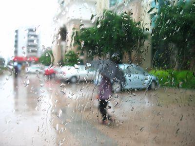 15，雨季，风吹下来，电闪光雷声，祝福风，问候下雨，在你周围的风雨，闪电是我的漂白，雷电是我的想法，天空的雨水是我的无尽的想法，朋友，祝你幸福。