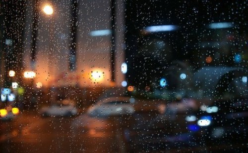 雨很沮丧