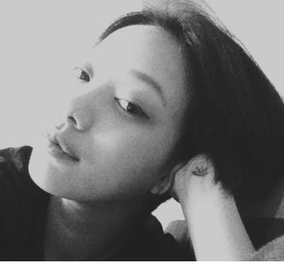 15.有时，我们改变了如此频繁的签名，只想让别人了解你的心情，但我们忘了，也许别人根本不关心你。