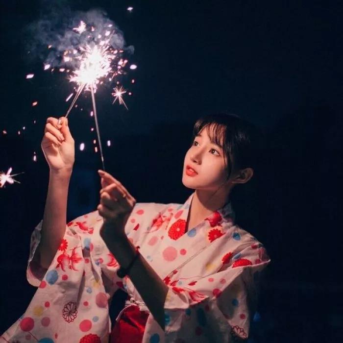 20，你哭了，我抱着你;你笑，我会陪你;你是吵闹的，我让你;你跑了，我追你了。所以这一生，我不会离开你，你去哪儿了，不要放弃！除夕夜！