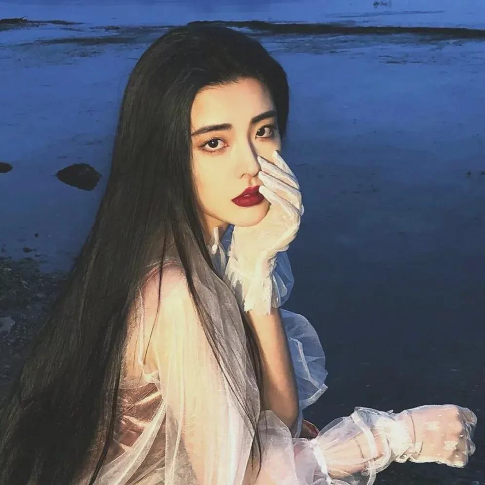 20.是一个可爱的女孩，不讨厌世界，充满欢乐。