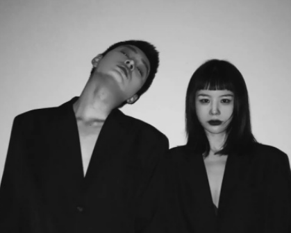 浪漫移动的夫妇谈话