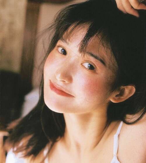 自拍照女孩说话