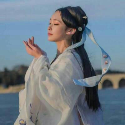 15，其他人的鲜花是红色的家庭花朵
