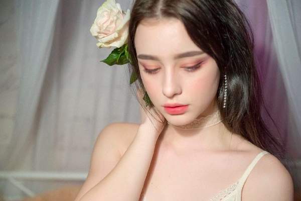 36，自然色，民族色天空，像鲜花如玉。