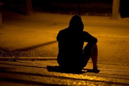 15.缺少是一种幸福，甜蜜惆怅，是一种温暖的痛苦。缺少是一个长期以来的，渴望美好的未来。这是在不成功的思想中，人们的感情被净化和升华了。